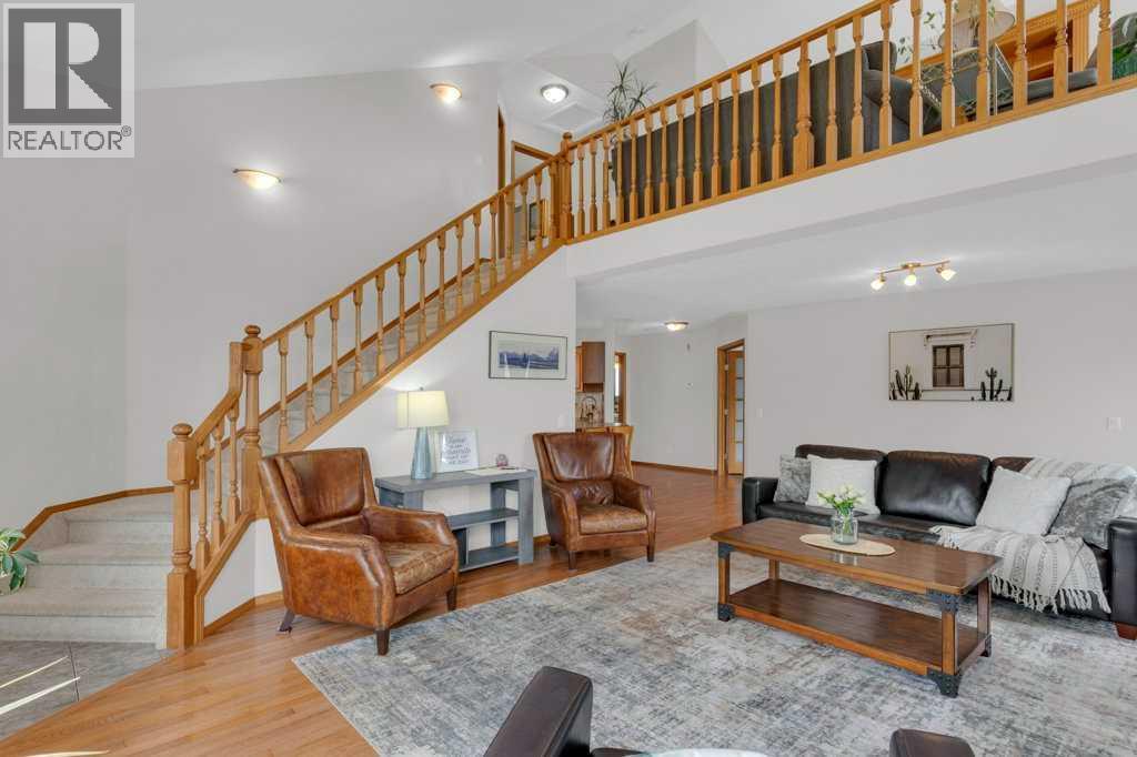 116 West Terrace Point, Cochrane, Alberta  T4C 1R6 - Photo 3 - A2320830