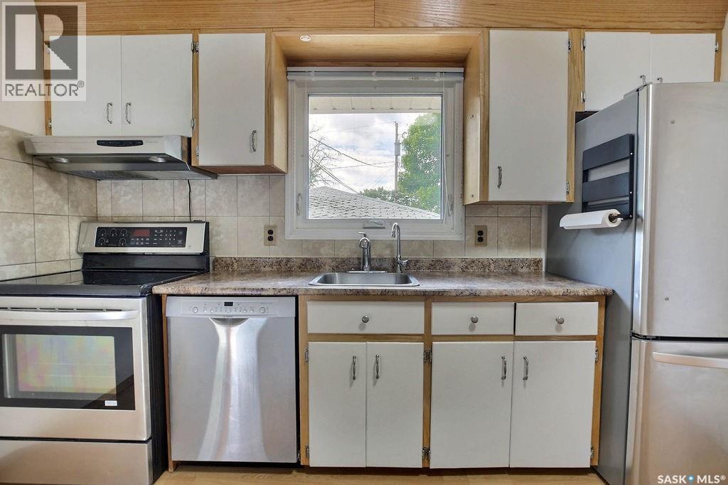1046 Lindsay Street, Regina, Saskatchewan  S4N 3A9 - Photo 8 - SK039574