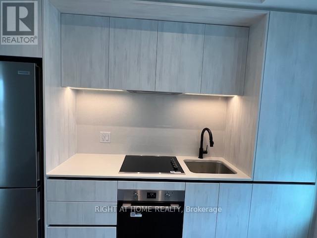1604 - 2495 Eglinton Avenue W, Mississauga, Ontario  L5M 2T2 - Photo 3 - W13454608