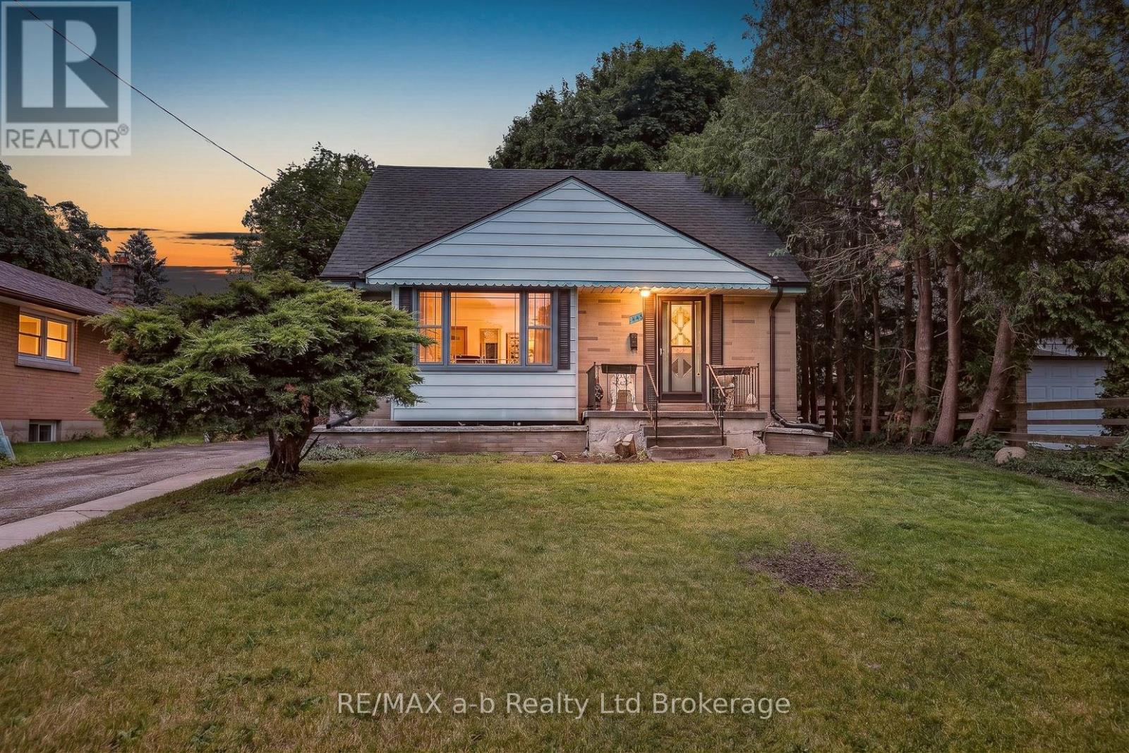 443 Rivercrest Drive, Woodstock, Ontario  N4S 5W5 - Photo 2 - X13454734