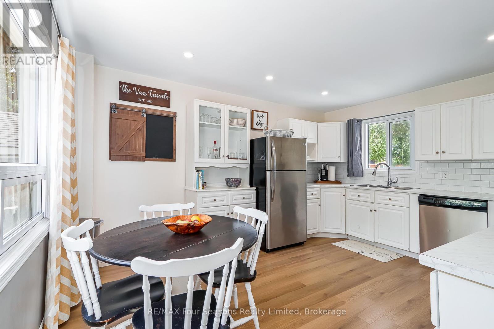261 Superior Street, Clearview, Ontario  L0M 1S0 - Photo 12 - S13454672