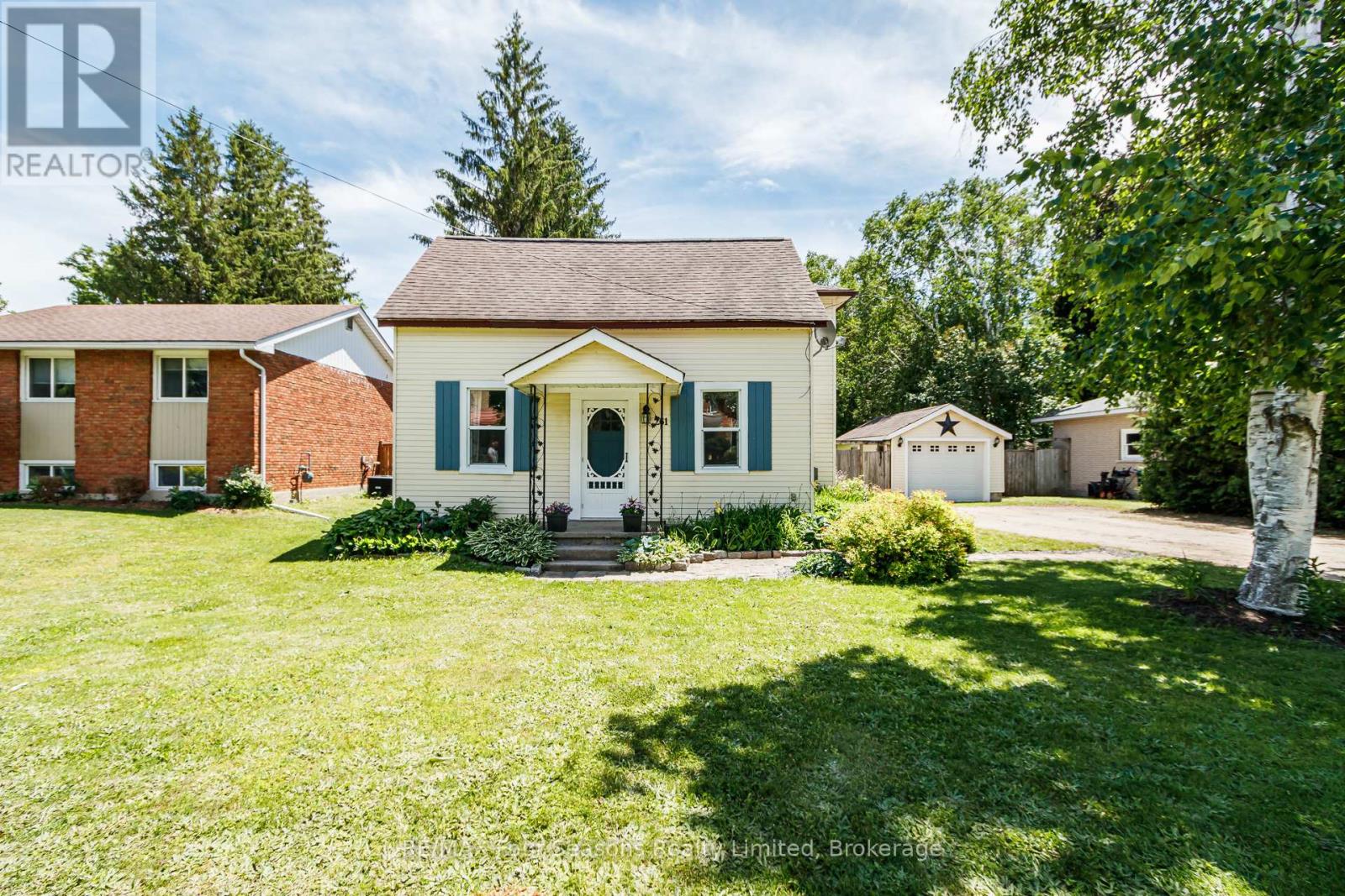 261 Superior Street, Clearview, Ontario  L0M 1S0 - Photo 2 - S13454672