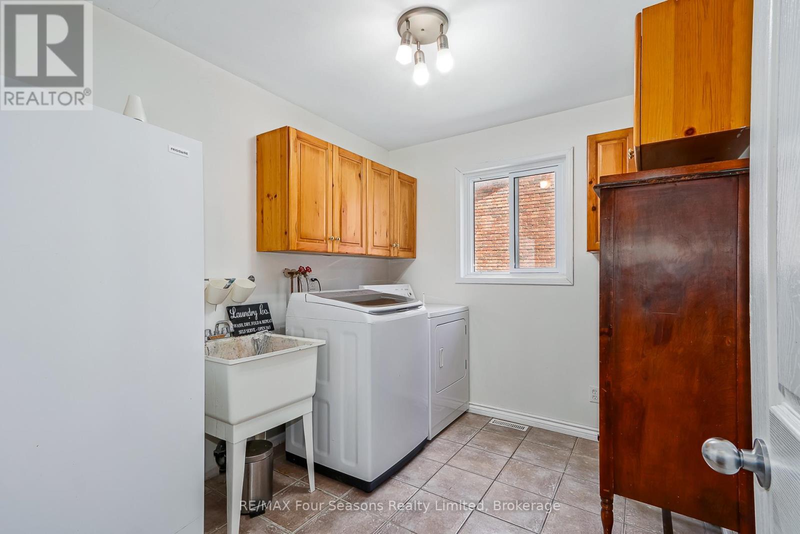 261 Superior Street, Clearview, Ontario  L0M 1S0 - Photo 20 - S13454672