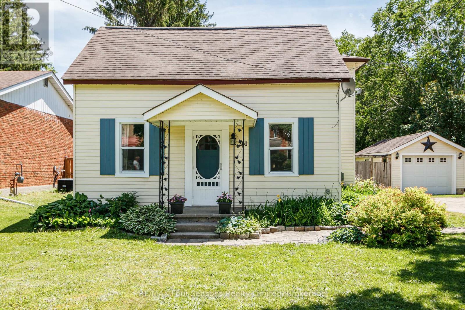 261 Superior Street, Clearview, Ontario  L0M 1S0 - Photo 3 - S13454672