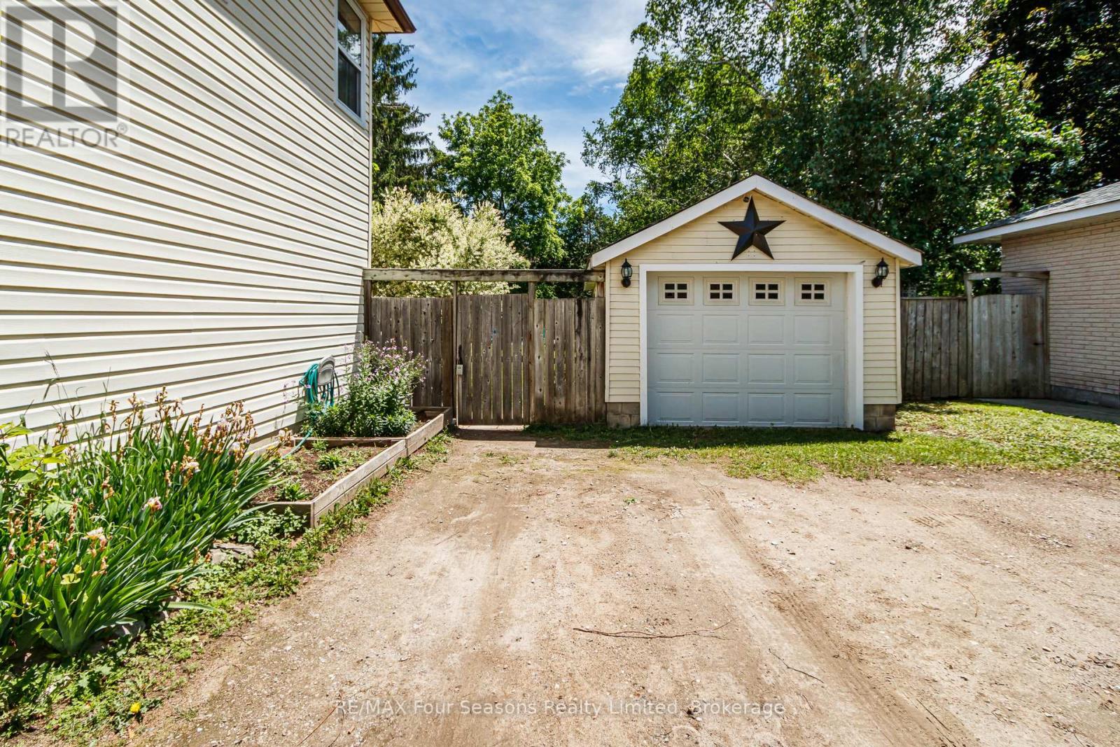 261 Superior Street, Clearview, Ontario  L0M 1S0 - Photo 5 - S13454672