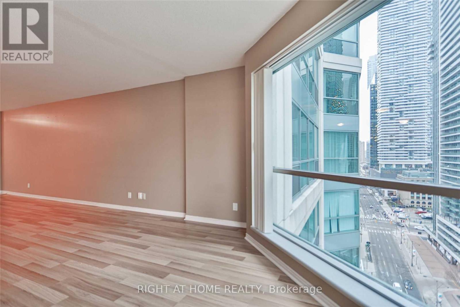 1706 - 10 Yonge Street, Toronto, Ontario  M5E 1R4 - Photo 12 - C13454648