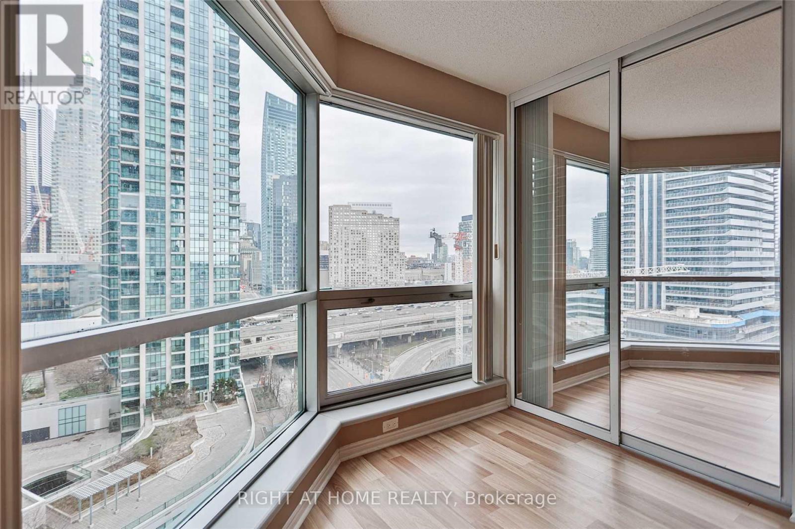 1706 - 10 Yonge Street, Toronto, Ontario  M5E 1R4 - Photo 14 - C13454648