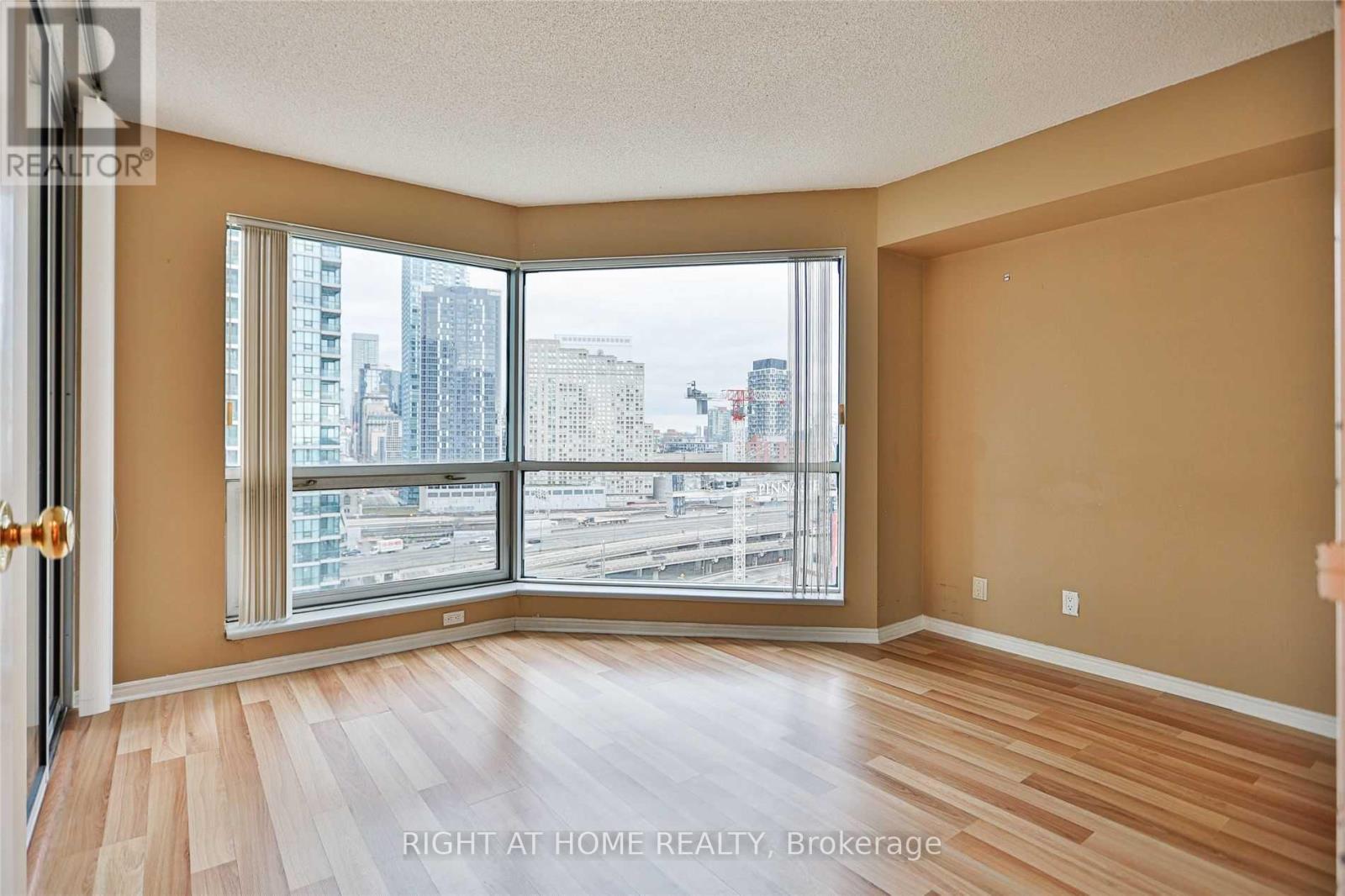 1706 - 10 Yonge Street, Toronto, Ontario  M5E 1R4 - Photo 15 - C13454648