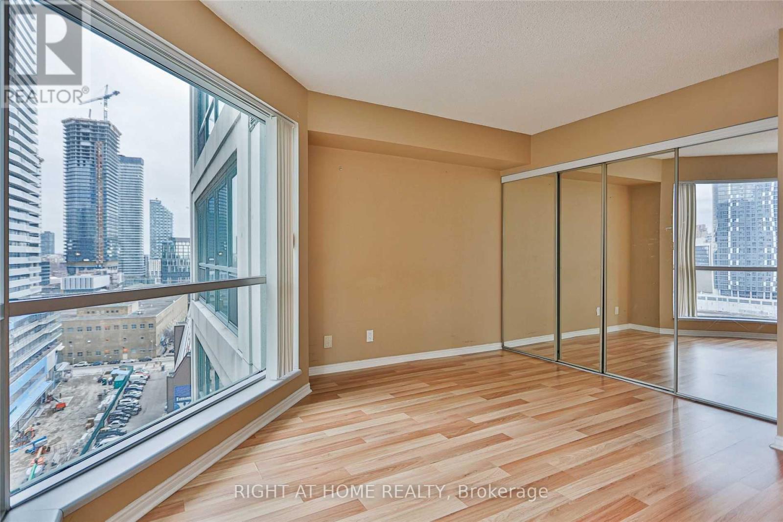 1706 - 10 Yonge Street, Toronto, Ontario  M5E 1R4 - Photo 16 - C13454648