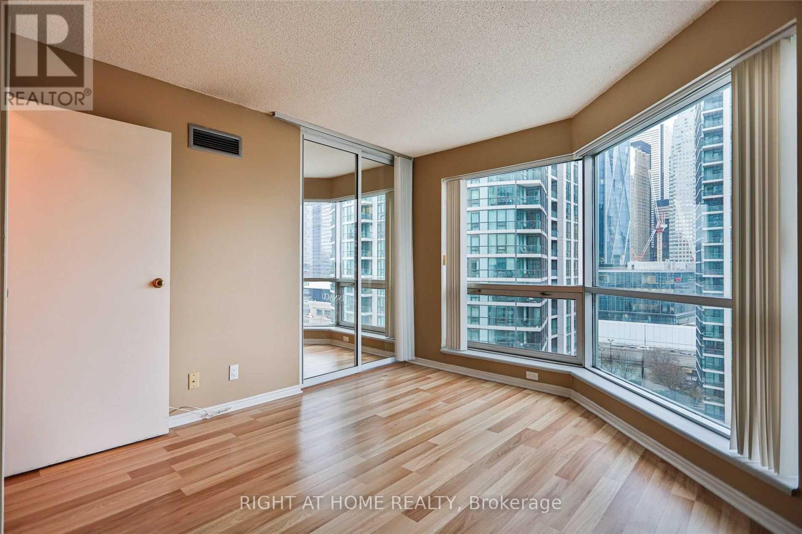 1706 - 10 Yonge Street, Toronto, Ontario  M5E 1R4 - Photo 17 - C13454648