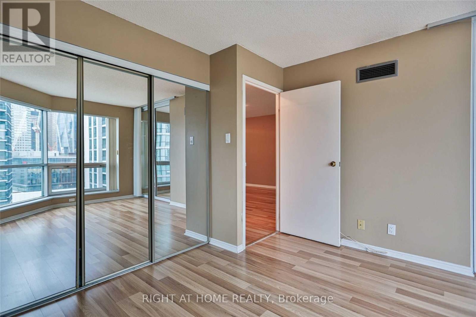 1706 - 10 Yonge Street, Toronto, Ontario  M5E 1R4 - Photo 18 - C13454648