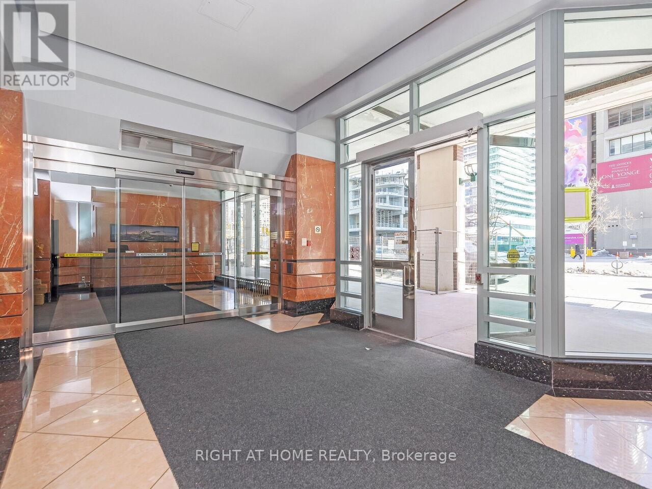 1706 - 10 Yonge Street, Toronto, Ontario  M5E 1R4 - Photo 2 - C13454648