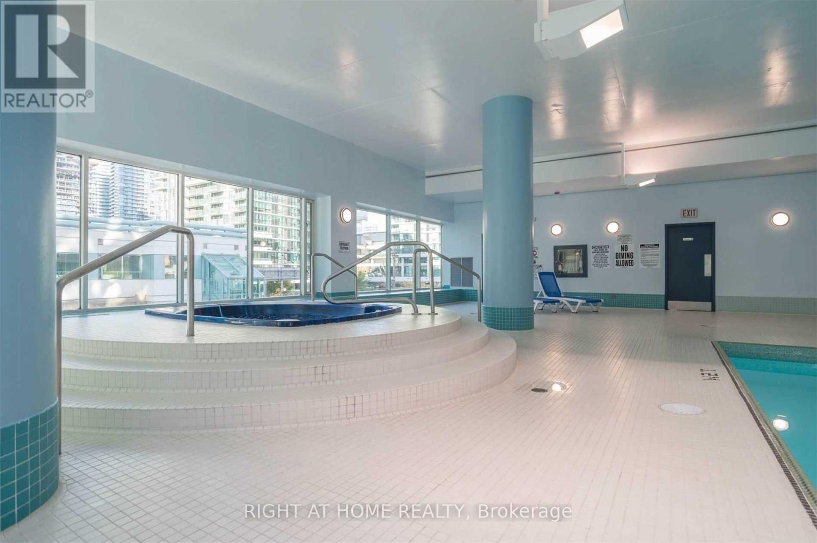 1706 - 10 Yonge Street, Toronto, Ontario  M5E 1R4 - Photo 24 - C13454648