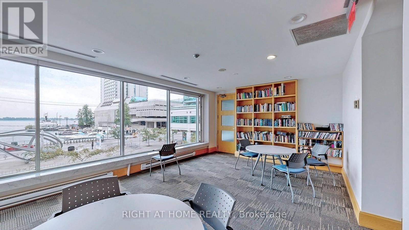 1706 - 10 Yonge Street, Toronto, Ontario  M5E 1R4 - Photo 34 - C13454648