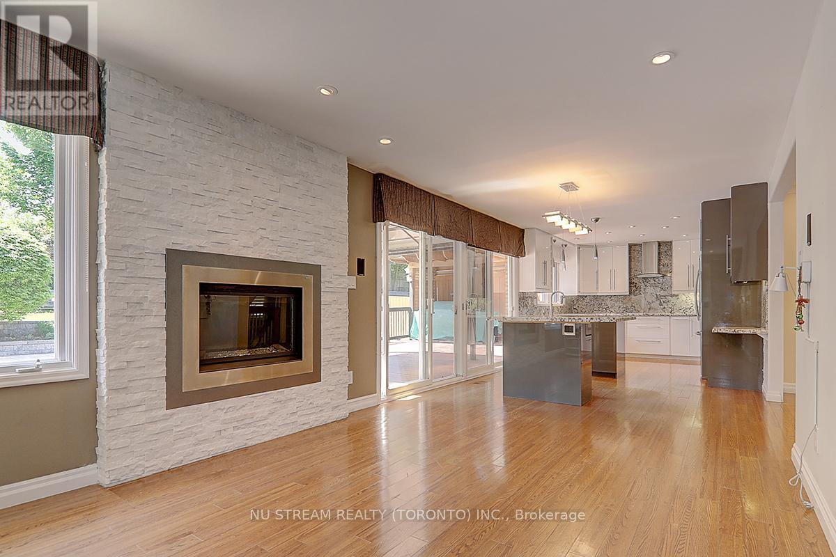 47 Hemingway Crescent, Markham, Ontario L3R 2S4 - Photo 2 - N13454750
