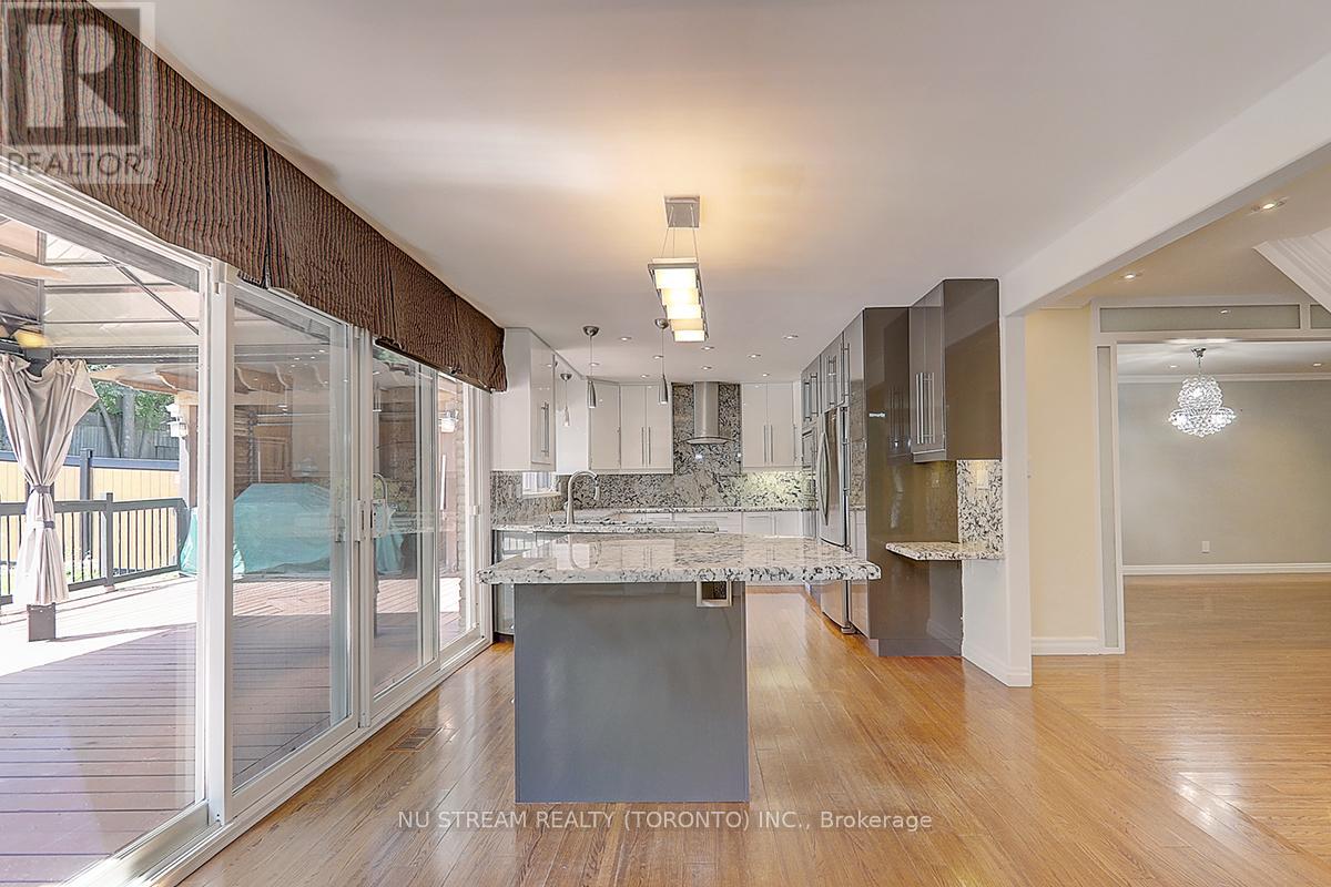 47 Hemingway Crescent, Markham, Ontario L3R 2S4 - Photo 3 - N13454750