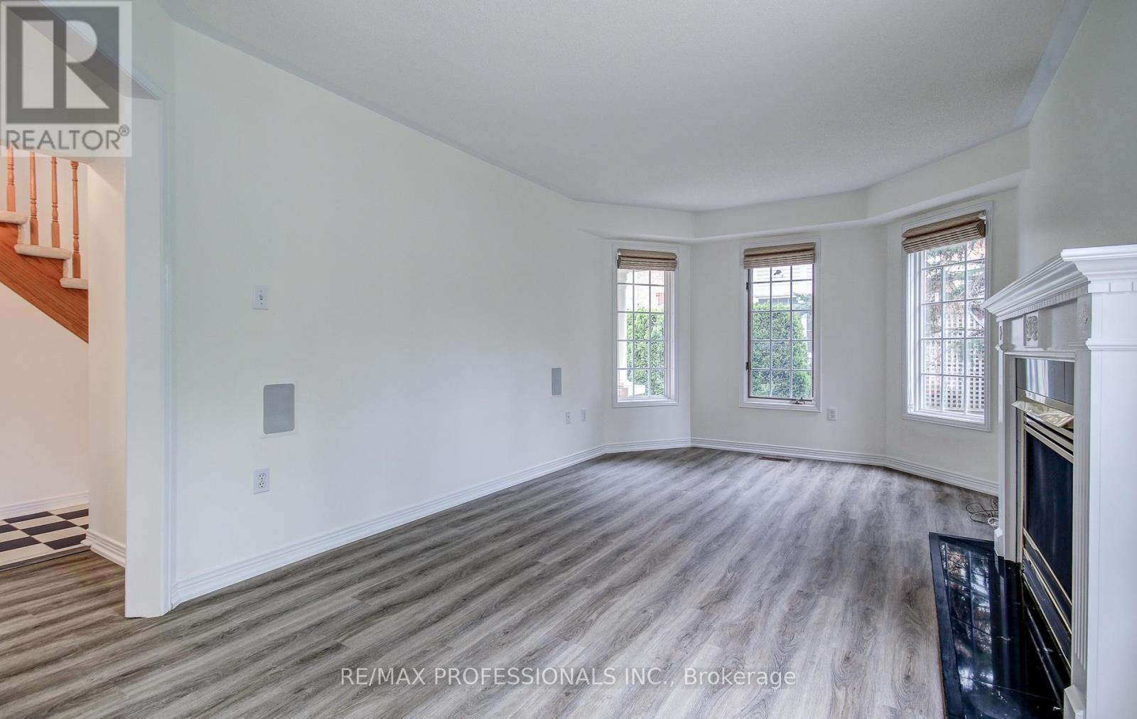 23 - 2145 Country Club Drive E, Burlington, Ontario L7M 4E1 - Photo 11 - W13454758