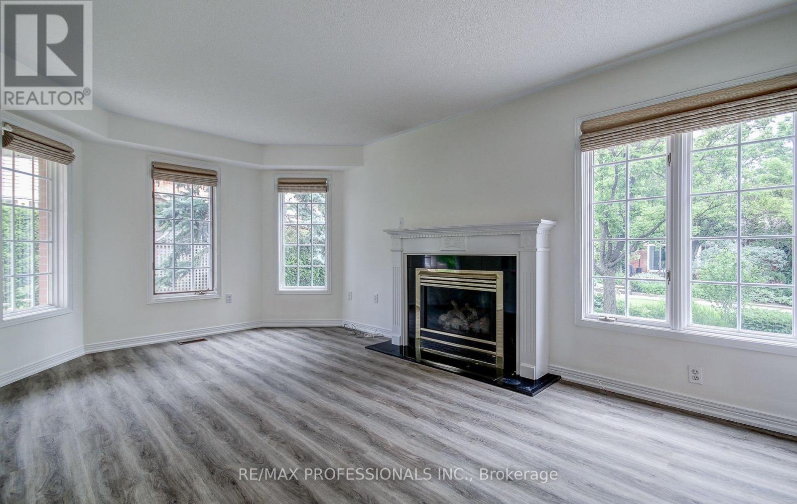 23 - 2145 Country Club Drive E, Burlington, Ontario L7M 4E1 - Photo 12 - W13454758