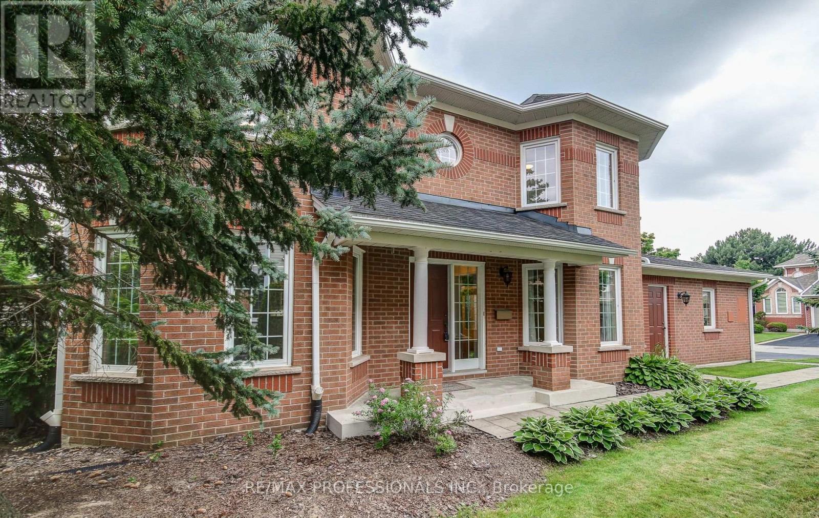 23 - 2145 Country Club Drive E, Burlington, Ontario L7M 4E1 - Photo 2 - W13454758
