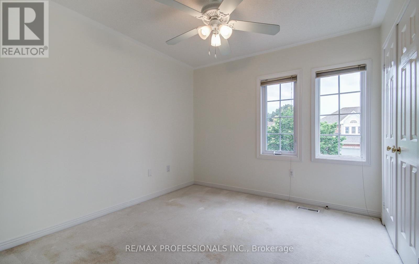 23 - 2145 Country Club Drive E, Burlington, Ontario L7M 4E1 - Photo 21 - W13454758