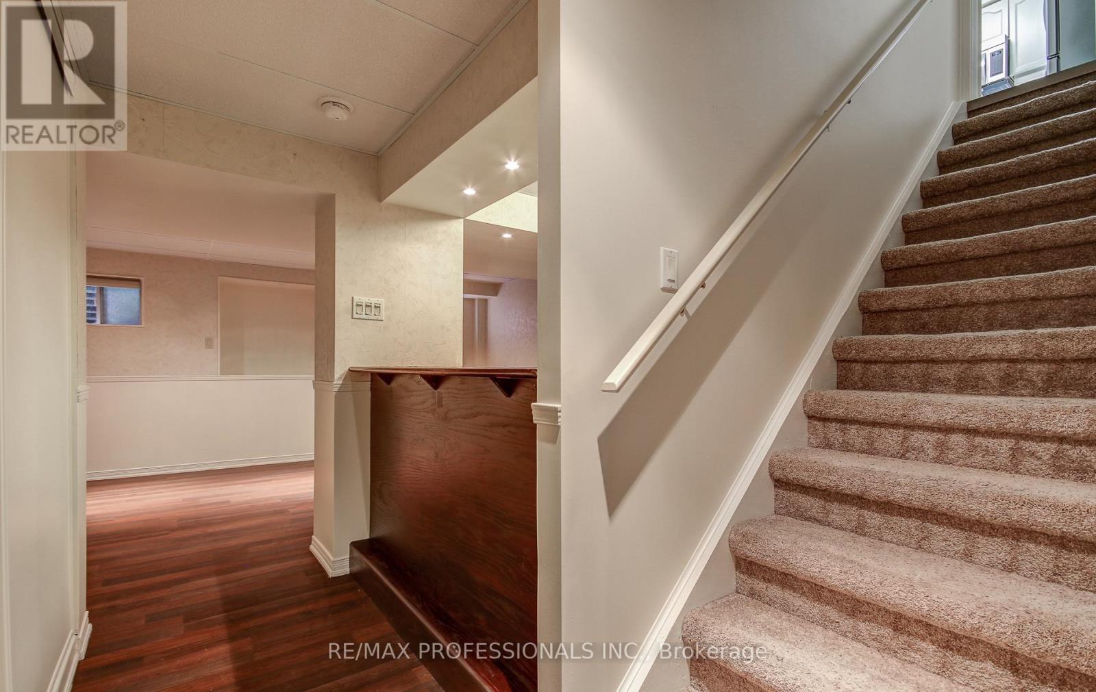 23 - 2145 Country Club Drive E, Burlington, Ontario L7M 4E1 - Photo 23 - W13454758
