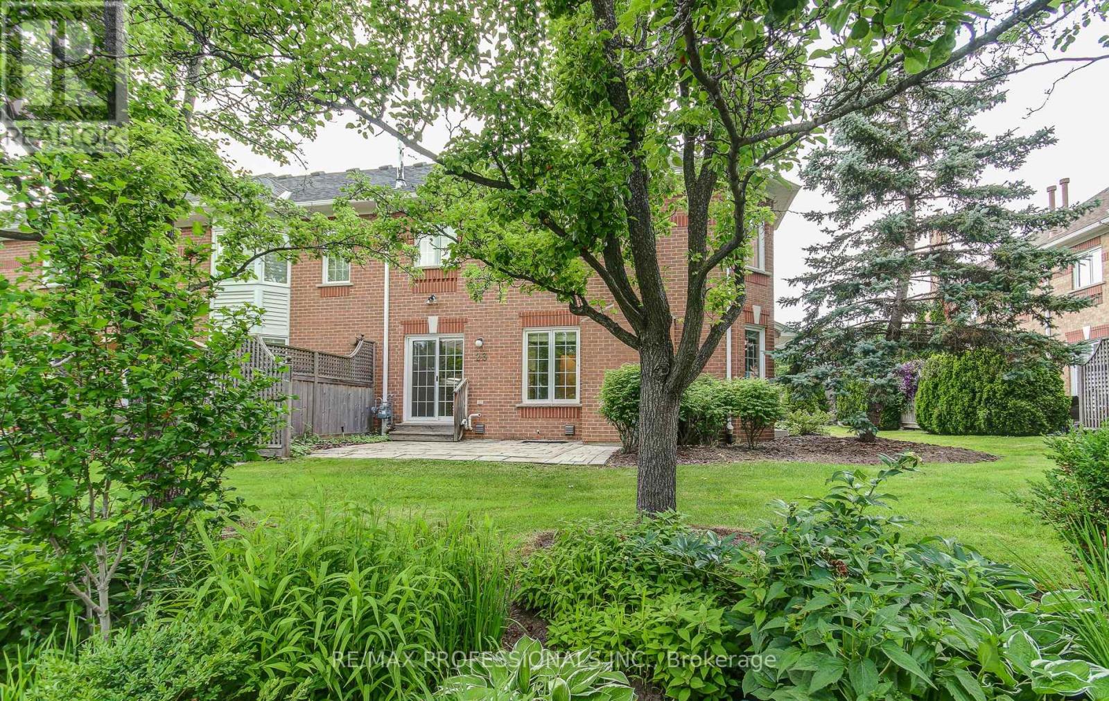 23 - 2145 Country Club Drive E, Burlington, Ontario L7M 4E1 - Photo 30 - W13454758