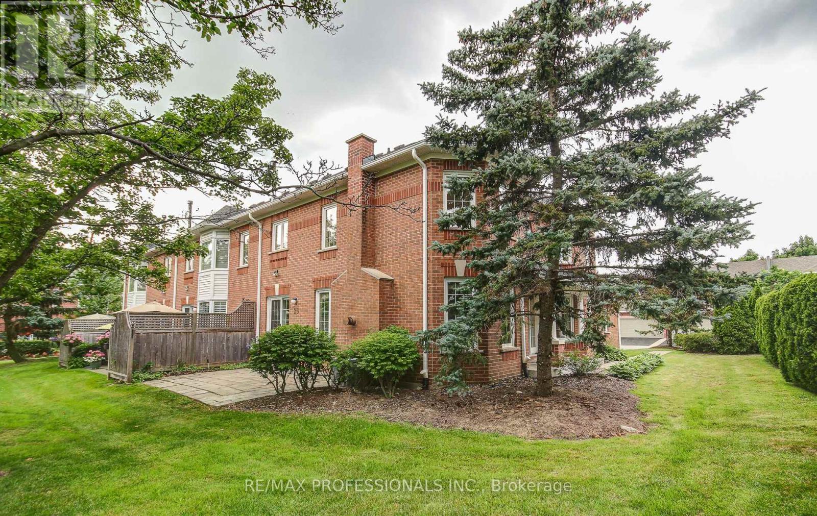 23 - 2145 Country Club Drive E, Burlington, Ontario L7M 4E1 - Photo 32 - W13454758