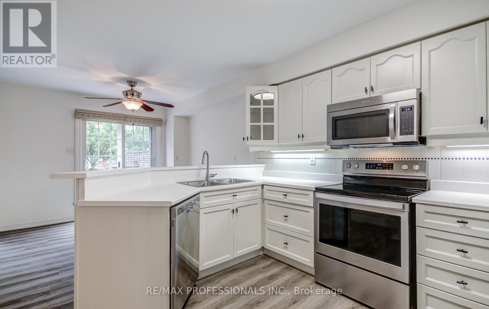 23 - 2145 Country Club Drive E, Burlington, Ontario L7M 4E1 - Photo 6 - W13454758
