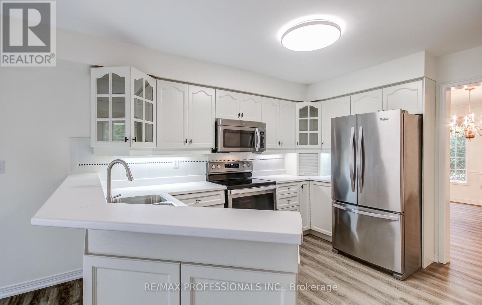 23 - 2145 Country Club Drive E, Burlington, Ontario L7M 4E1 - Photo 7 - W13454758