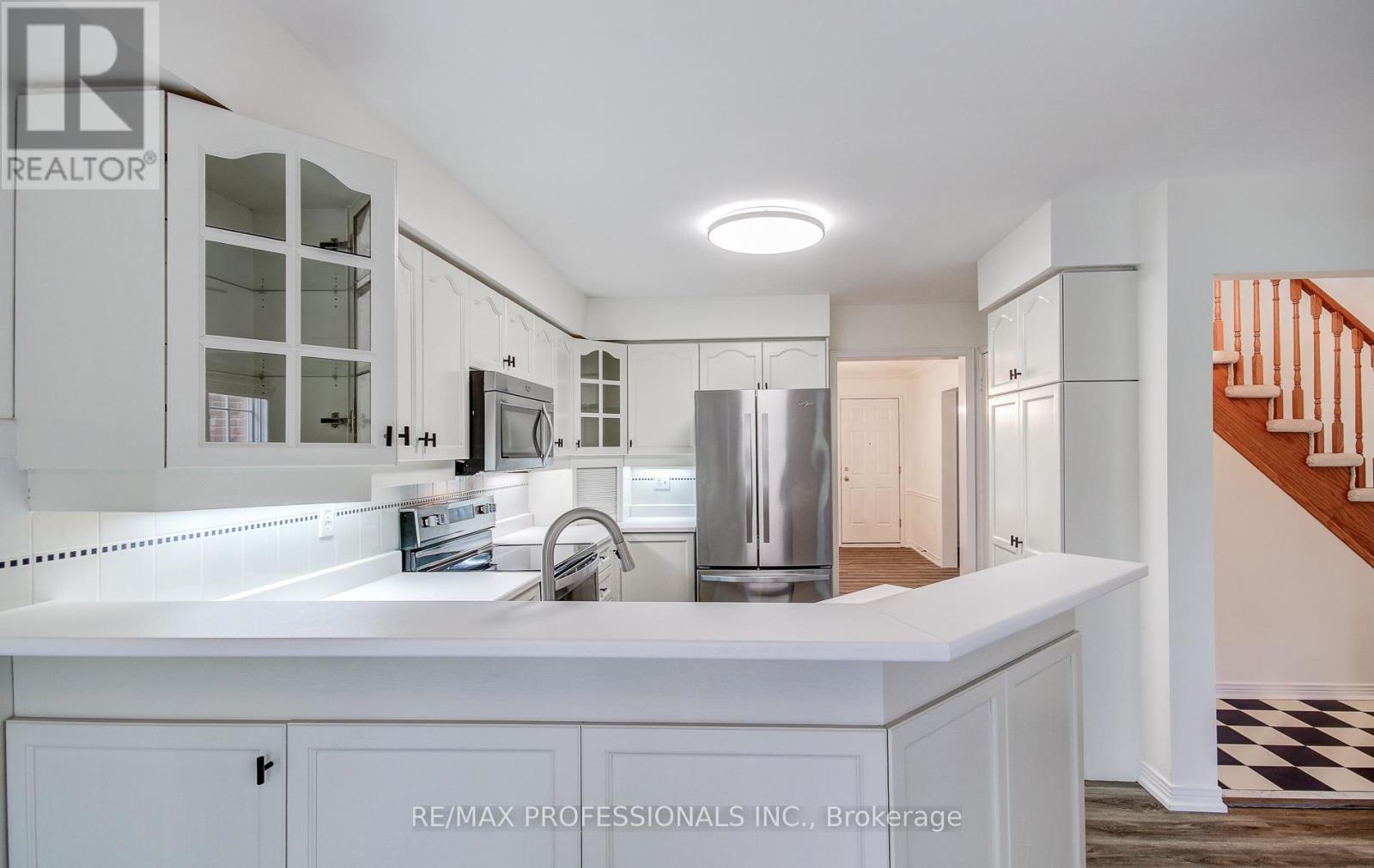 23 - 2145 Country Club Drive E, Burlington, Ontario L7M 4E1 - Photo 8 - W13454758