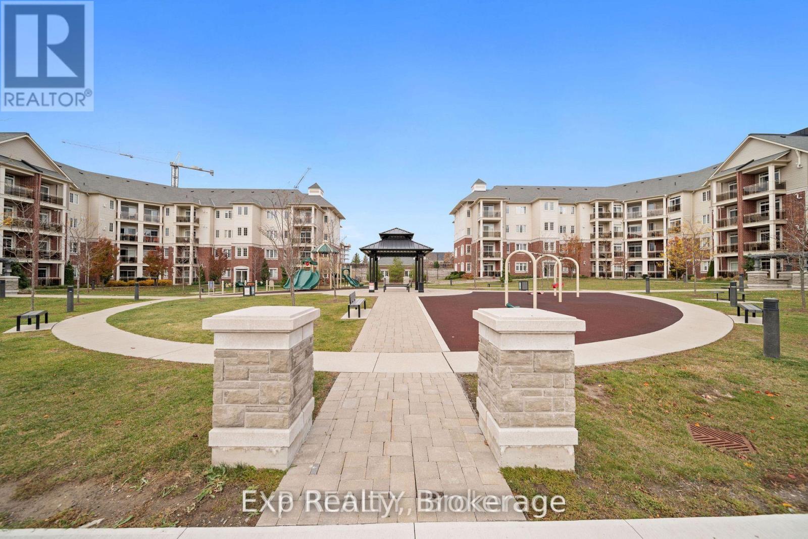 315 - 84 Aspen Springs Drive, Clarington, Ontario  L1C 0V3 - Photo 4 - E13454820