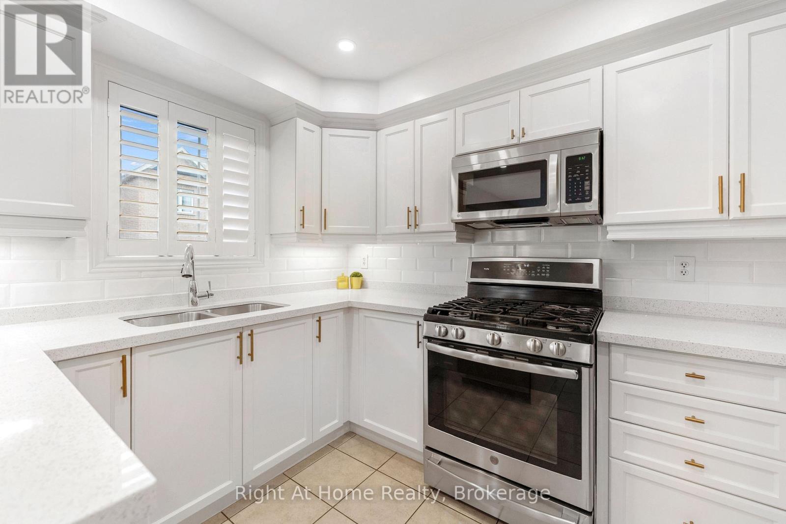 3 Gillett Drive, Ajax, Ontario  L1Z 0K1 - Photo 12 - E13454998