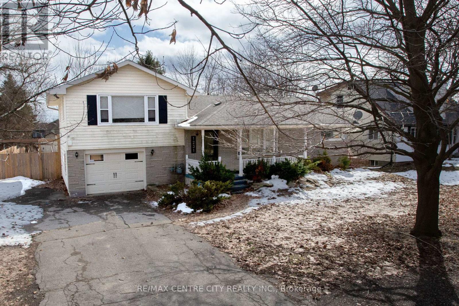 1231 SUNNINGDALE ROAD E, London North, Ontario