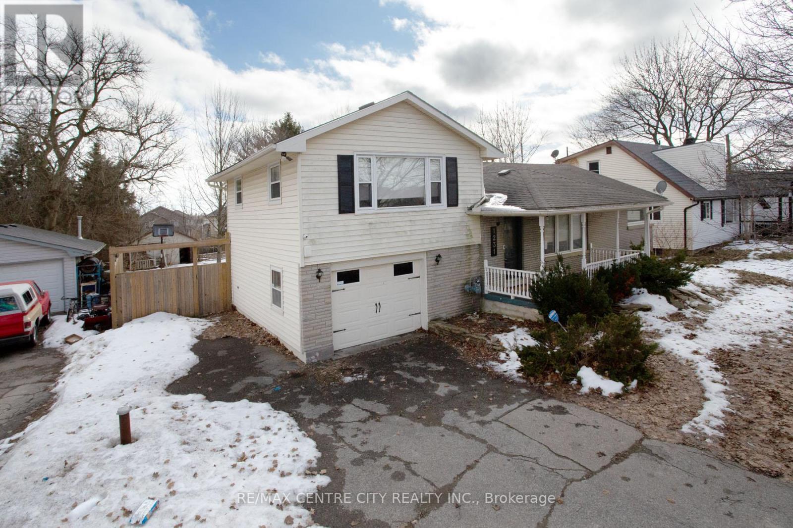 1231 Sunningdale Road E, London North, Ontario  N5X 4B1 - Photo 2 - X13454980