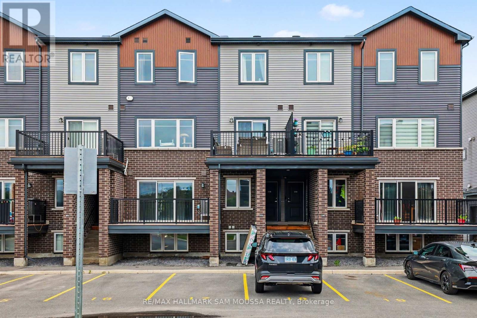 5 - 215 ELDORADO PRIVATE, Ottawa, Ontario