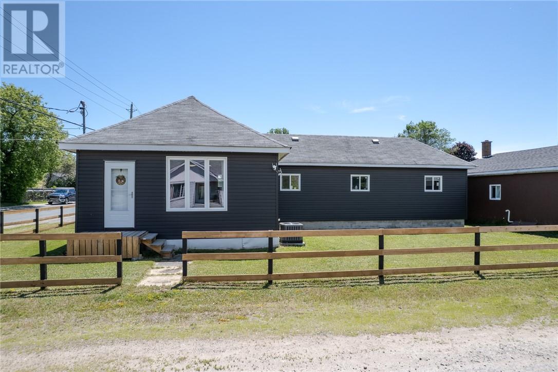 431 John Street, Espanola, Ontario  P5E 1K9 - Photo 2 - 2128578