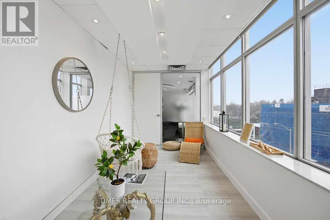 400 - 801 Eglinton Avenue W, Toronto, Ontario  M5N 1E3 - Photo 11 - C13454836