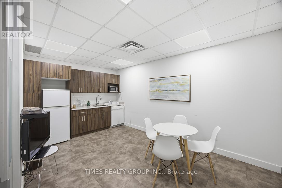 400 - 801 Eglinton Avenue W, Toronto, Ontario  M5N 1E3 - Photo 15 - C13454836