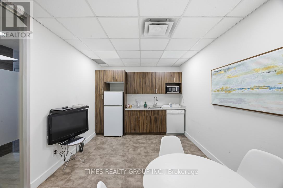 400 - 801 Eglinton Avenue W, Toronto, Ontario  M5N 1E3 - Photo 16 - C13454836