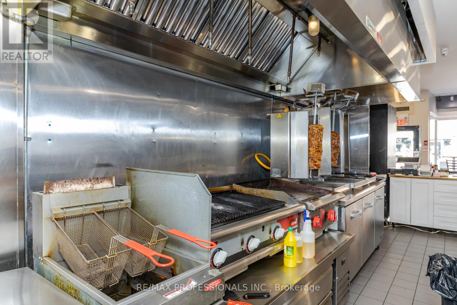 495 Bloor Street W, Toronto, Ontario M5S 1Y2 - Photo 16 - C13454908