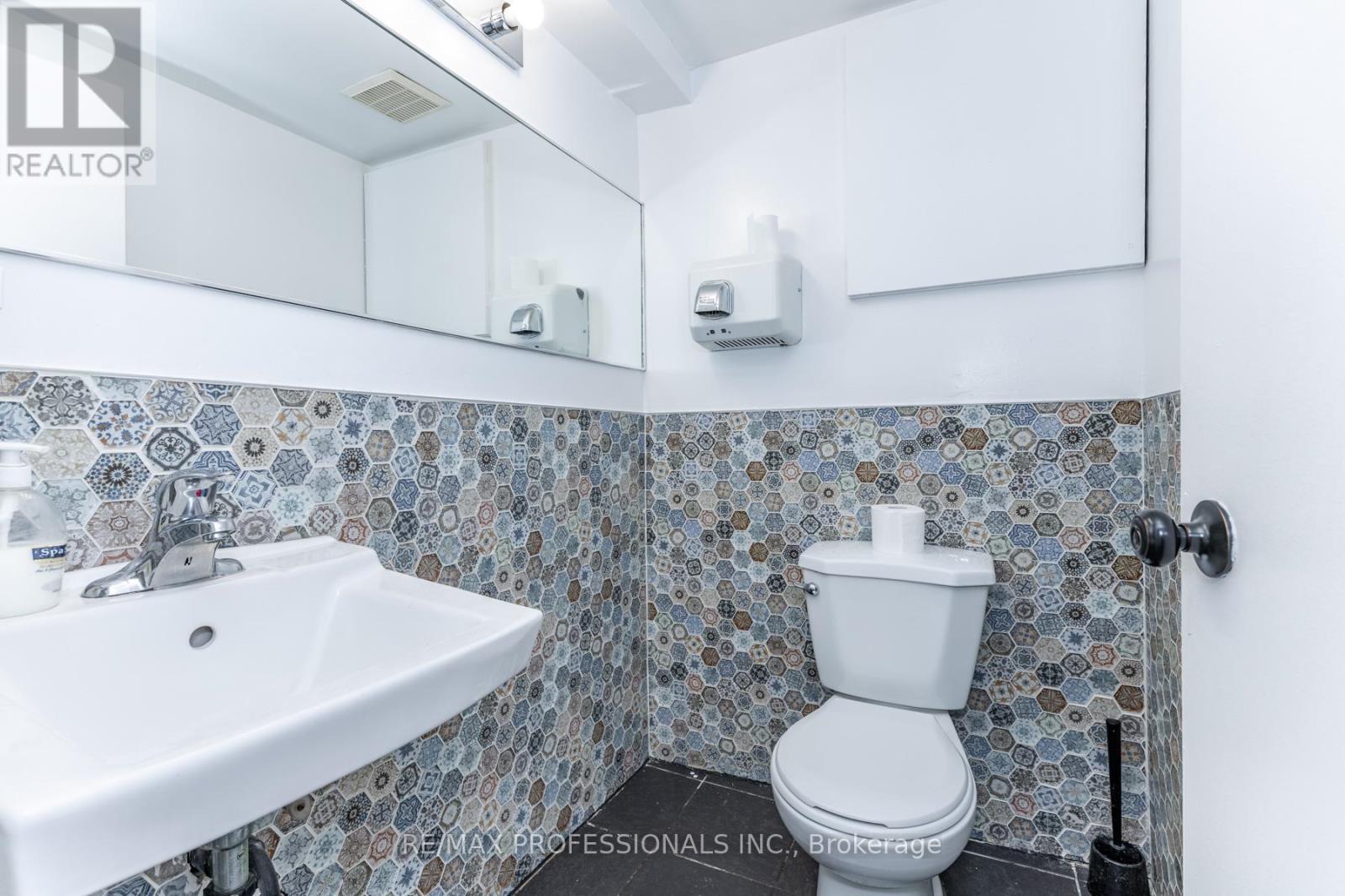 495 Bloor Street W, Toronto, Ontario M5S 1Y2 - Photo 24 - C13454908