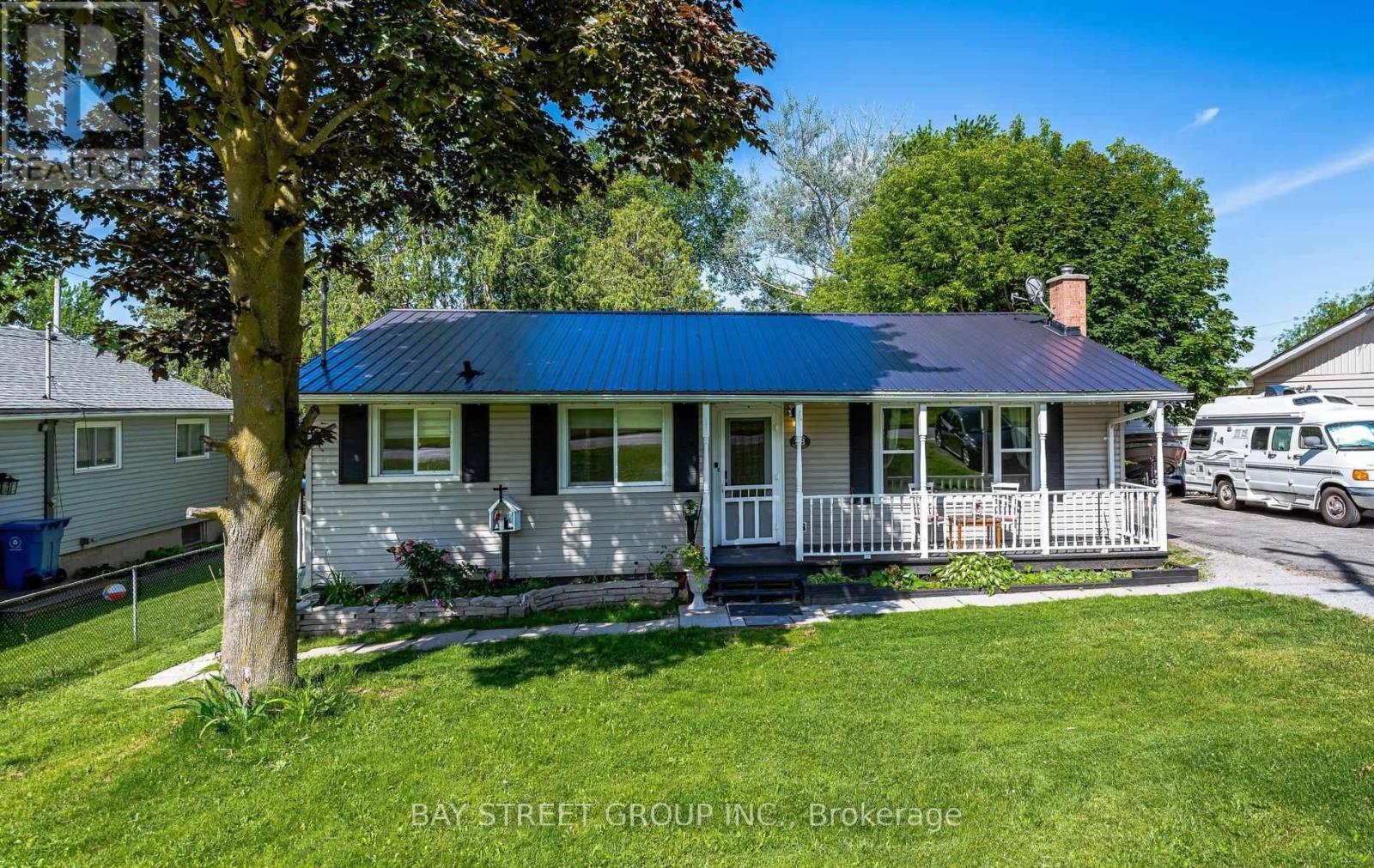 98 THE QUEENSWAY SOUTH AVENUE S, Georgina, Ontario