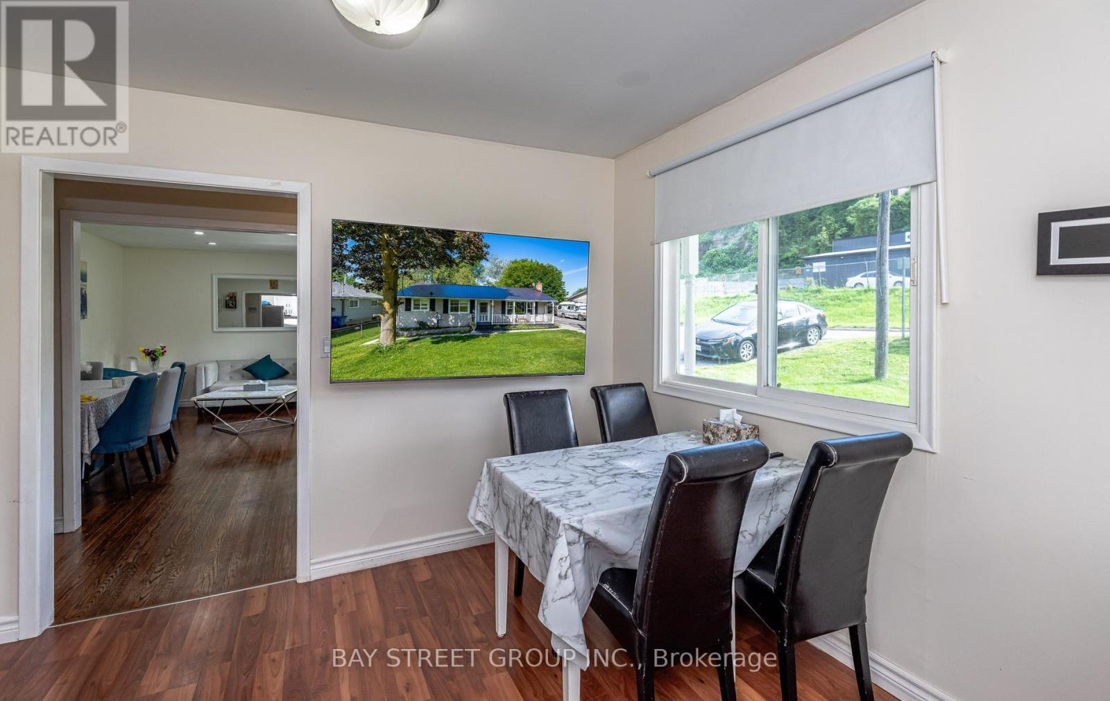 98 The Queensway South Avenue S, Georgina, Ontario  L4P 1Z4 - Photo 12 - N13454814