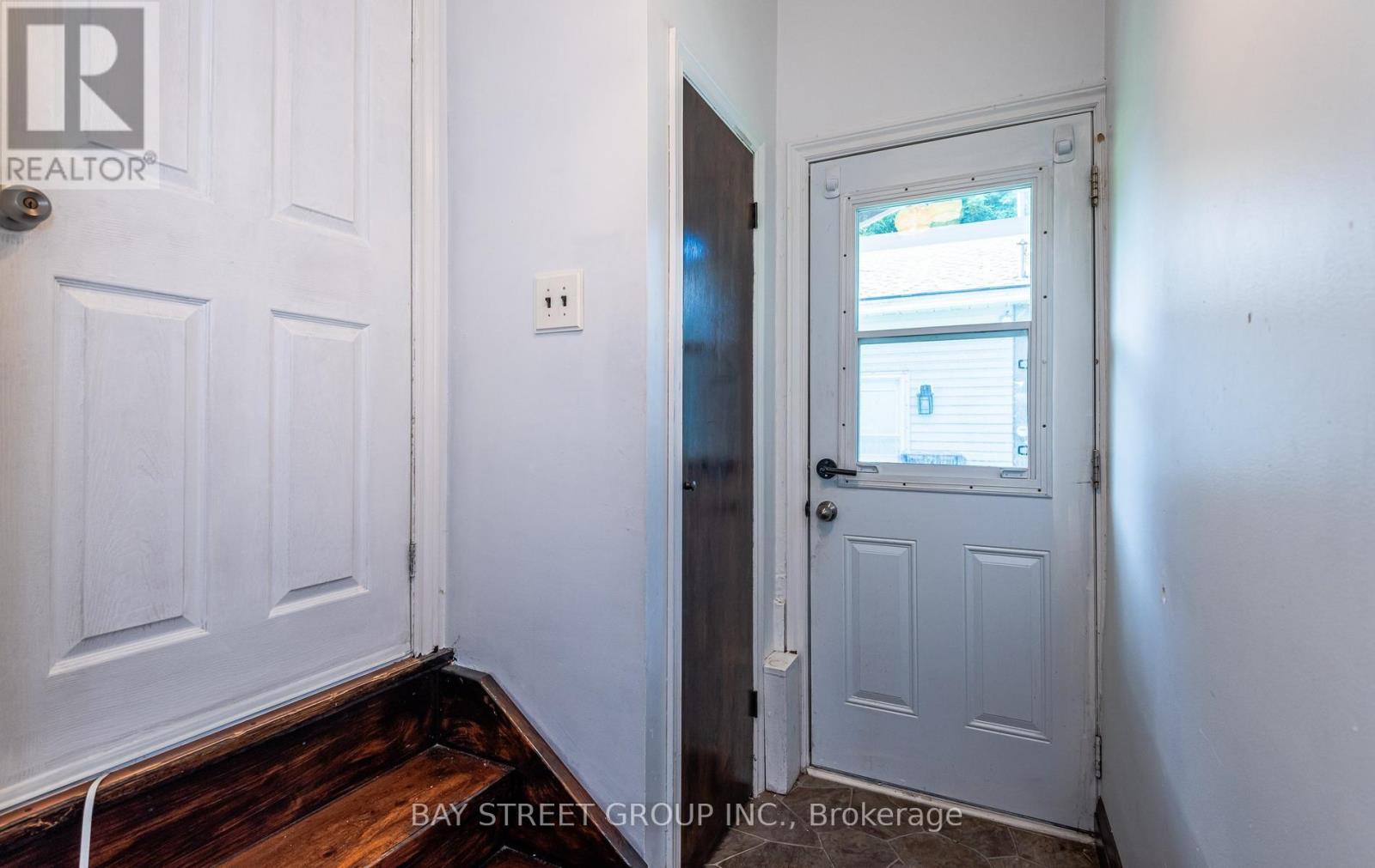 98 The Queensway South Avenue S, Georgina, Ontario  L4P 1Z4 - Photo 22 - N13454814
