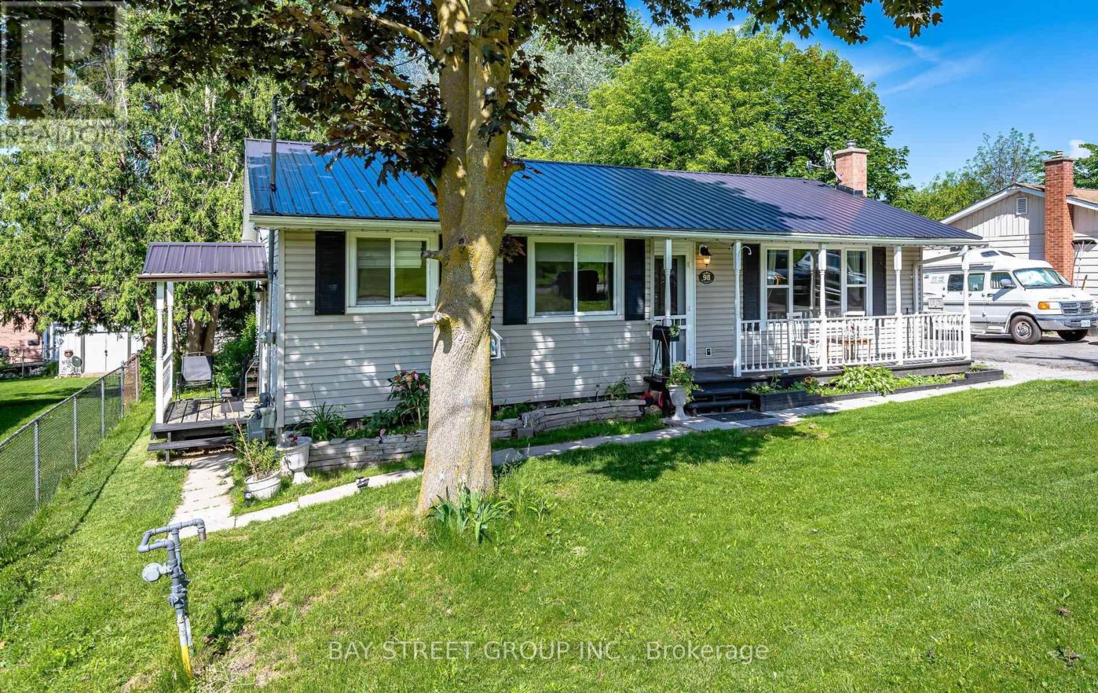 98 The Queensway South Avenue S, Georgina, Ontario  L4P 1Z4 - Photo 3 - N13454814