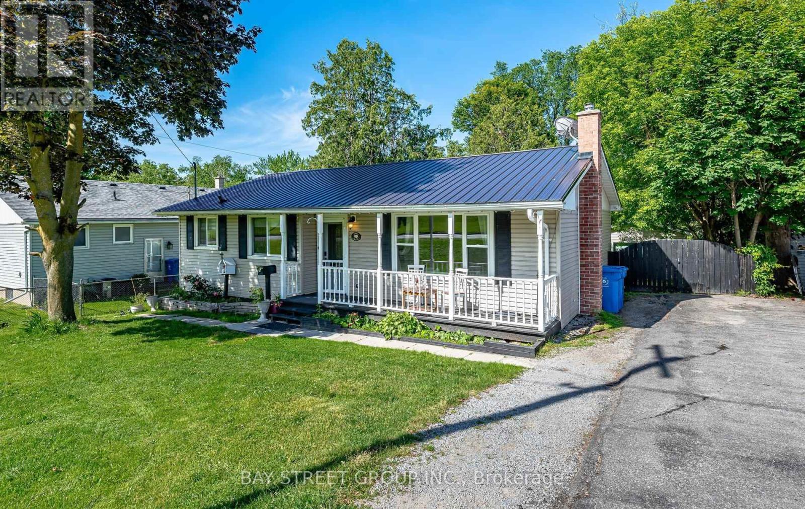 98 The Queensway South Avenue S, Georgina, Ontario  L4P 1Z4 - Photo 4 - N13454814