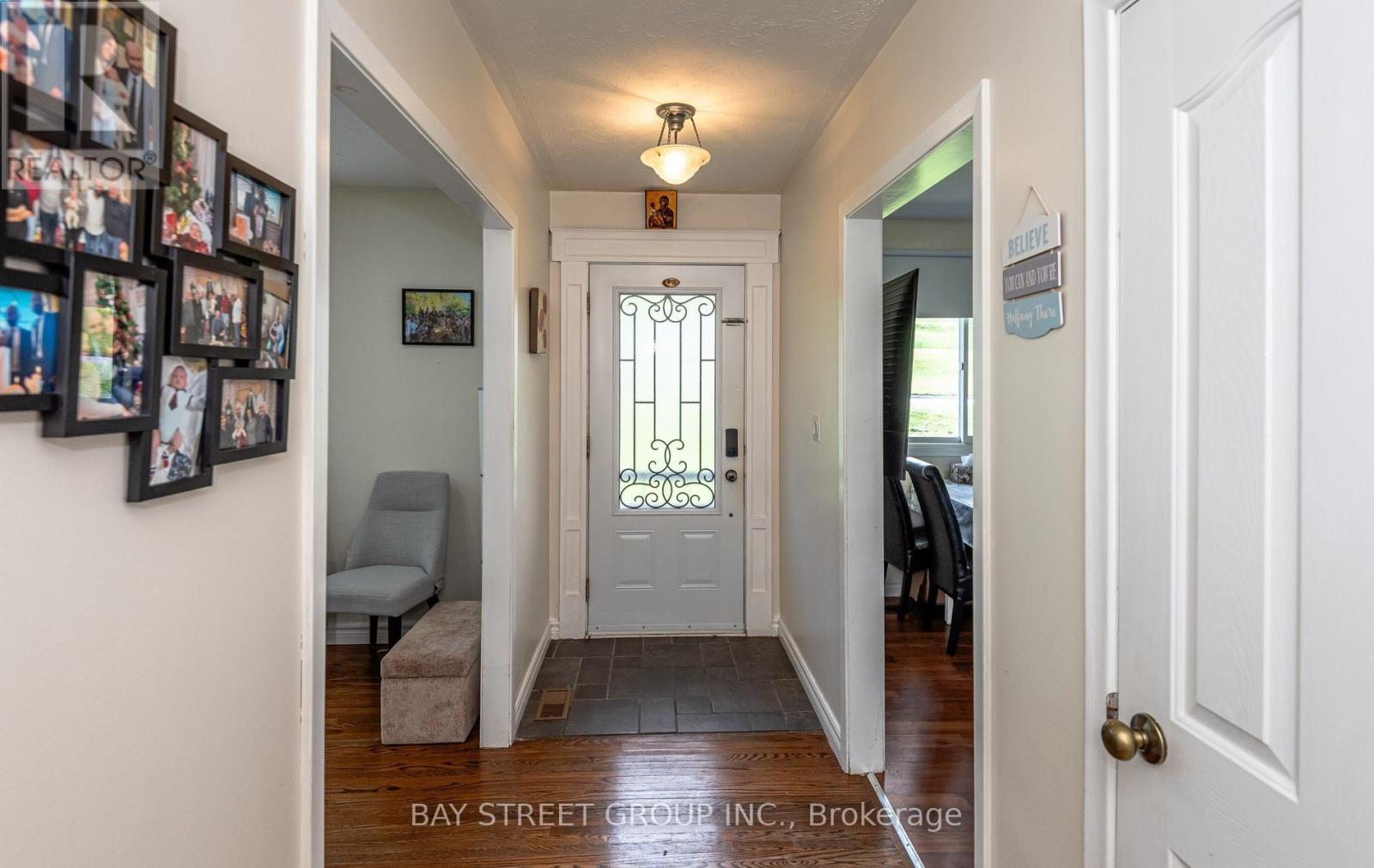 98 The Queensway South Avenue S, Georgina, Ontario  L4P 1Z4 - Photo 5 - N13454814