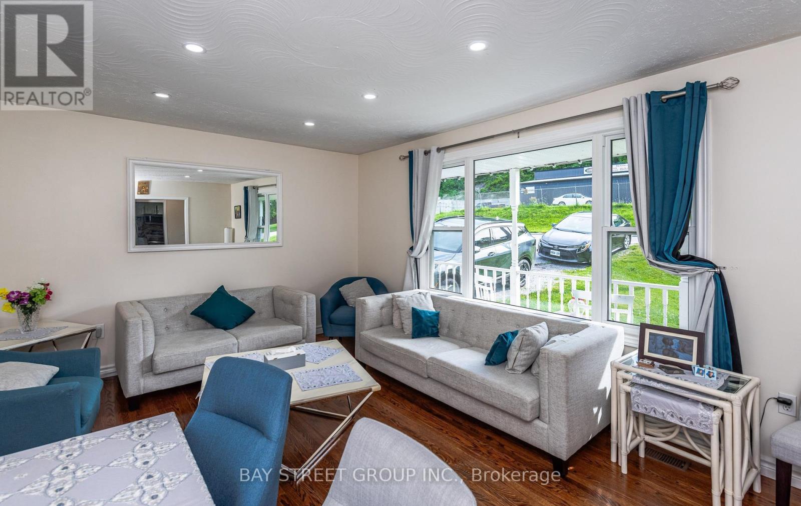 98 The Queensway South Avenue S, Georgina, Ontario  L4P 1Z4 - Photo 6 - N13454814