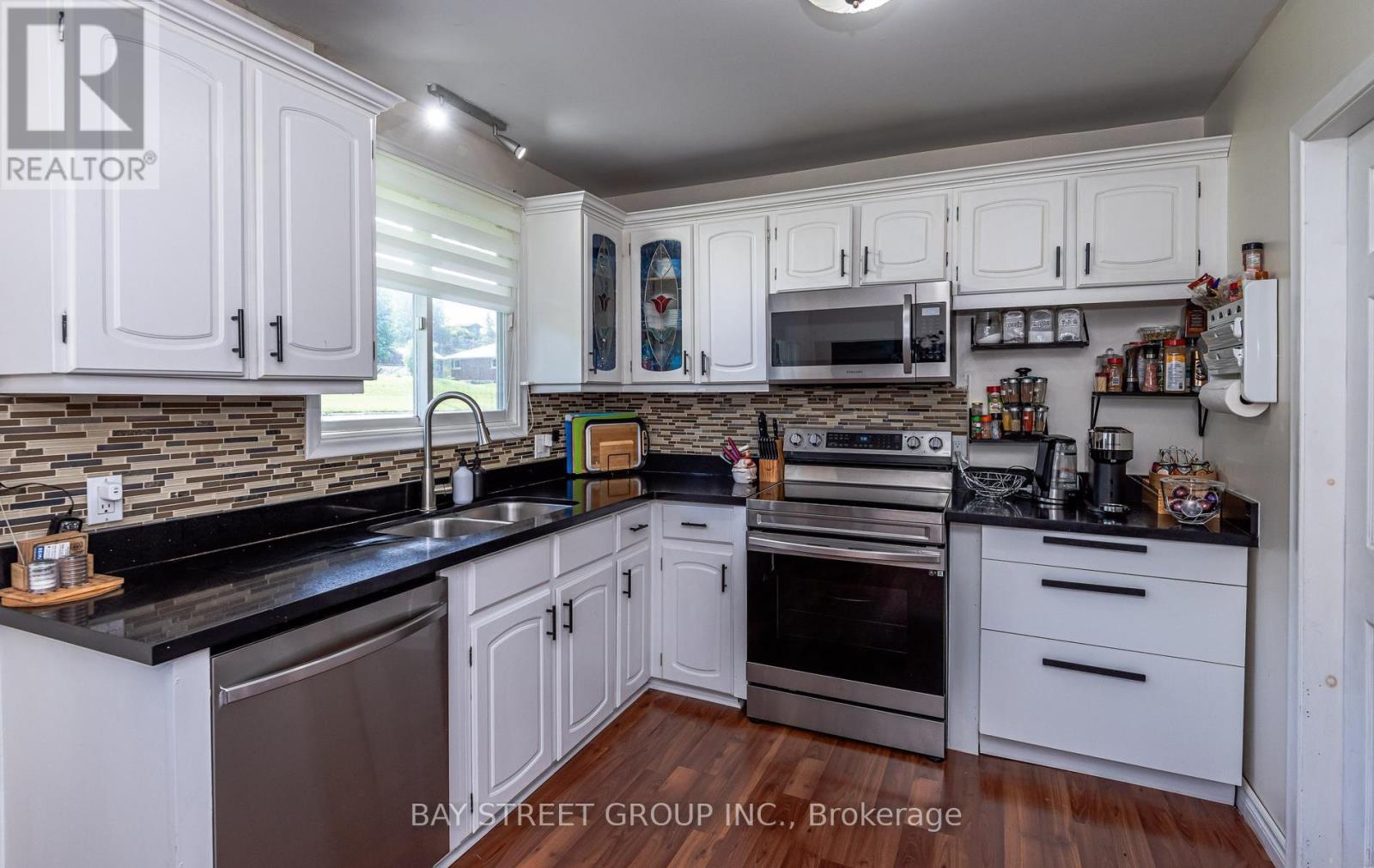 98 The Queensway South Avenue S, Georgina, Ontario  L4P 1Z4 - Photo 8 - N13454814