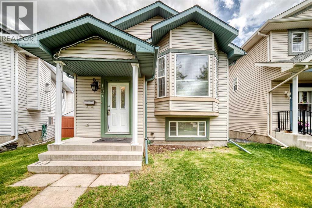 137 Erin Meadow Bay Se, Calgary, Alberta  T2B 3A2 - Photo 1 - A2316817